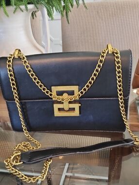 SHEIN Black Shoulder Bag with Gold Chain